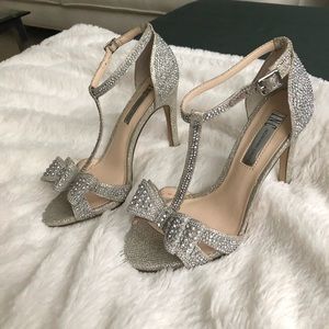BNIB Gorgeous Champagne Crystal Bow Heels INC